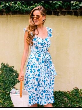 NWT Gal Meets Glam White and Blue Floral Ruffle-Shoulder Olivia Dress